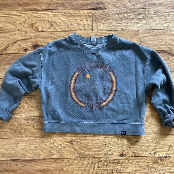 CLEVELAND WOMENS FLEECE CROPPED CREW SWEATSHIRT - Picture 2 of 4